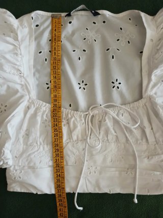 Blusa blanca bordada