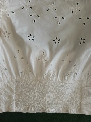 Blusa blanca bordada