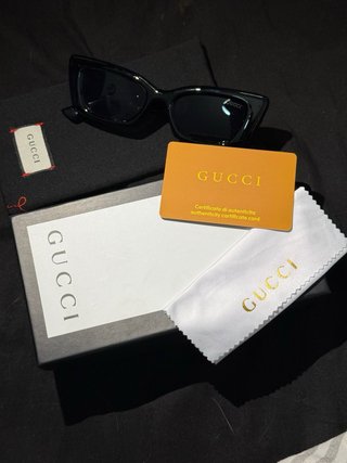 Gafas de Sol Gucci Negras y Doradas
