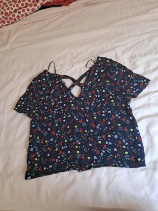 Blusa Stradivarius floral cruzada
