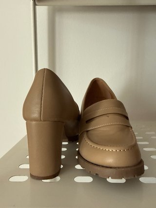 Mocasines Beige Tacón Bloque