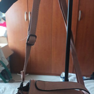 Borsetta similpelle con decorazioni floreali
