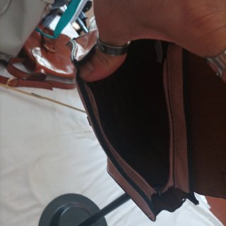Borsetta similpelle con decorazioni floreali