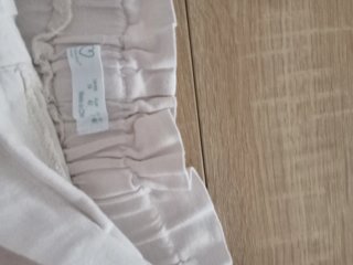 Pantalón corto beige chica T.42