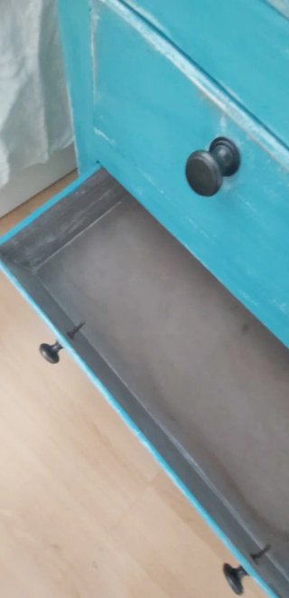 Cómoda de madera azul turquesa