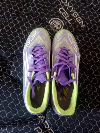 Adidas F50 Moradas y Amarillas Talla 40