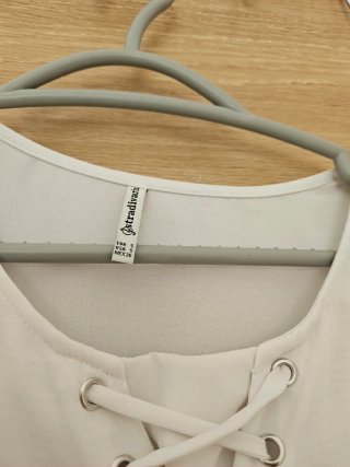 Blusa Stradivarius blanca volantes