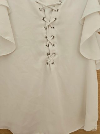 Blusa Stradivarius blanca volantes
