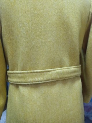 Abrigo vintage amarillo mostaza