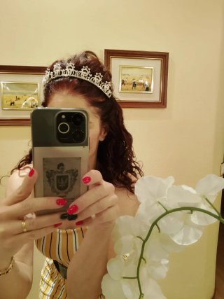 Tiara de plata con pedrería