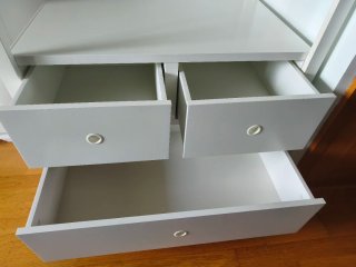 Armario Ikea Elvarli blanco con 3 cajones y barra
