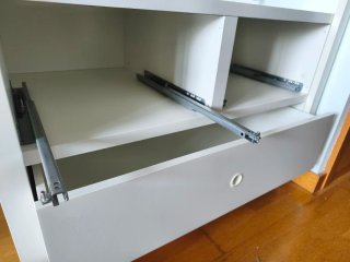 Armario Ikea Elvarli blanco con 3 cajones y barra