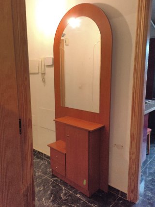 Mueble recibidor con espejo