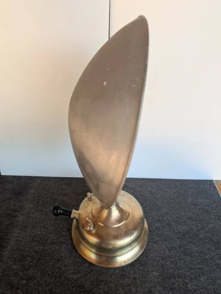 Estufa antigua de bronce