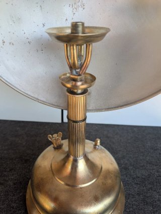 Estufa antigua de bronce