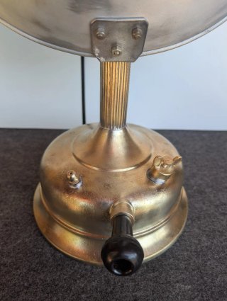 Estufa antigua de bronce