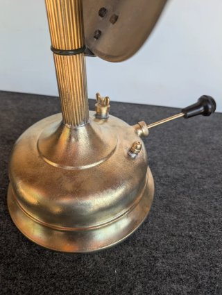 Estufa antigua de bronce