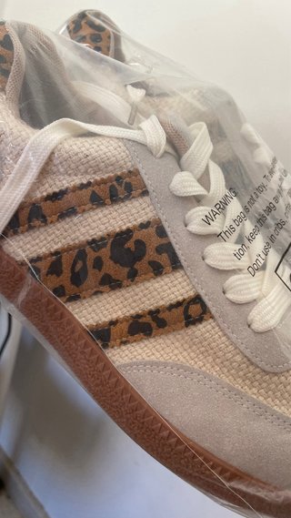 Zapatillas Adidas Blancas con Estampado Leopardo