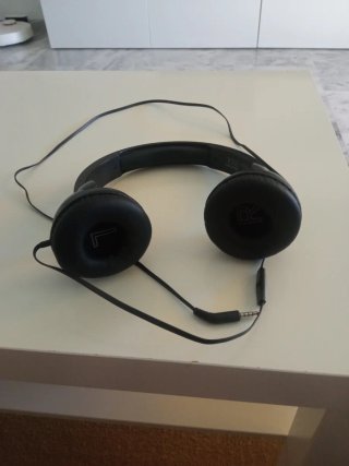 Cascos con cable negros