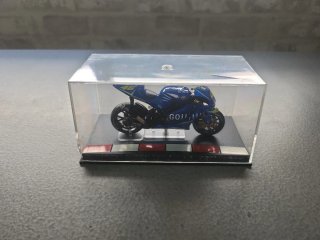 Moto Yamaha YZR-M1 Valentino Rossi 2004