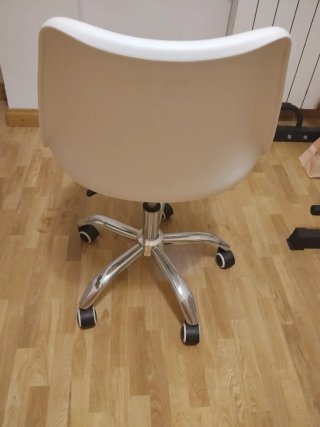 Silla de oficina con ruedas plateada