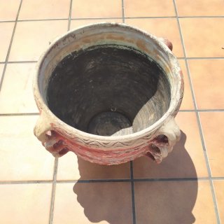 Maceta de barro antigua