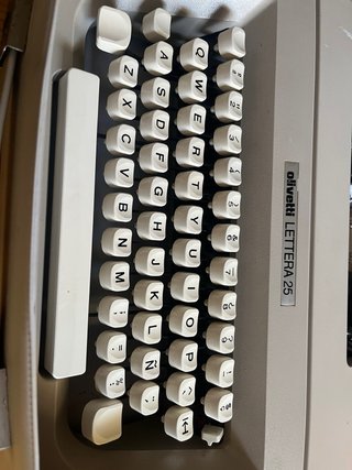 Máquina de escribir Olivetti Lettera 25