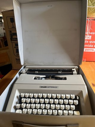 Máquina de escribir Olivetti Lettera 25