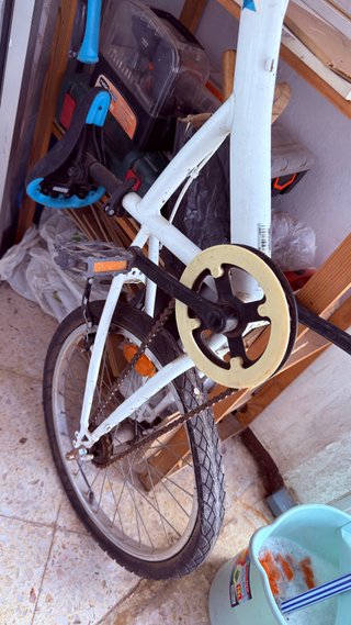 Bicicleta blanca B-twin
