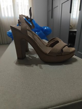 Zapatos de tacón beige