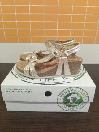 Sandalias Panama Jack doradas piel T37