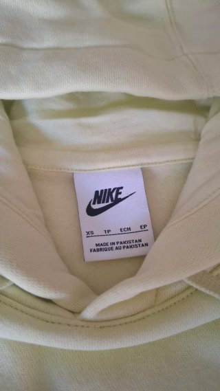 Sudadera Nike con capucha amarilla