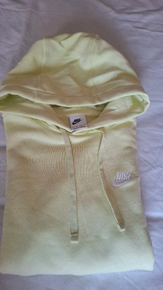 Sudadera Nike con capucha amarilla