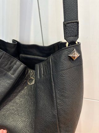 Bolso de piel negro Besha