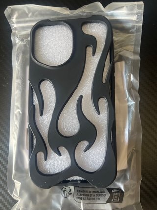 Funda iPhone 13 Negra Diseño Llamas