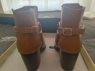 Botín tacón piel marrón talla 36