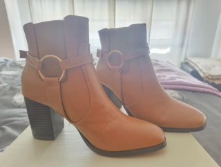 Botín tacón piel marrón talla 36