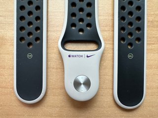 Apple Watch X Nike 40mm. Desert Sand/Black Band