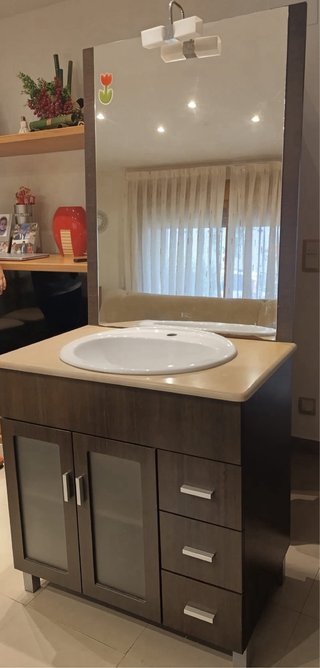 Mueble de baño madera y espejo