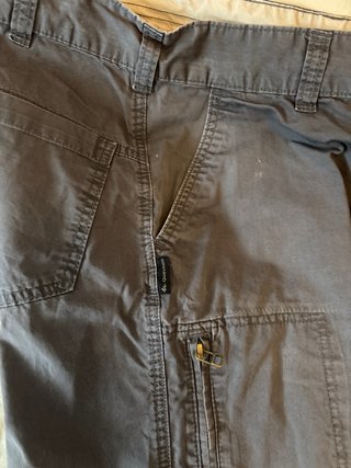Pantalón Vaquero  Esfera y Pantalón corto Quechua.