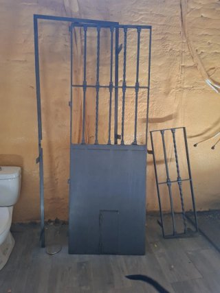 Puerta de hierro forjado