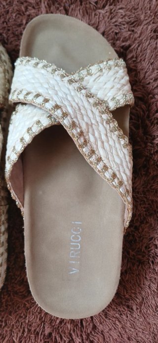 Sandalias VIRUCCI blancas y doradas