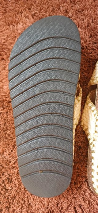 Sandalias VIRUCCI blancas y doradas