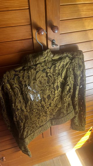 Chaqueta Zara encaje verde oliva