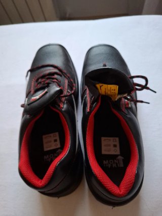 Zapatos de seguridad Protexion negros y rojos