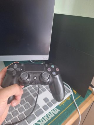 Consola PS4 Negra con Mando