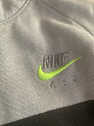 Sudadera Nike gris y blanca