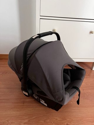 Silla de coche Nuna para bebé gris