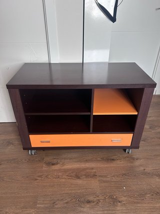 Mueble TV con ruedas y cajones