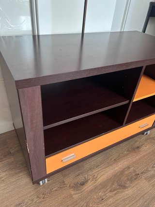 Mueble TV con ruedas y cajones